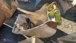 2ft digging bucket (45mm pins) - 2