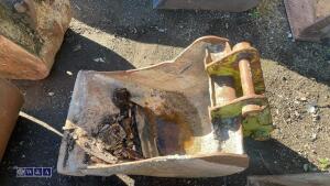 2ft digging bucket (45mm pins) - 3