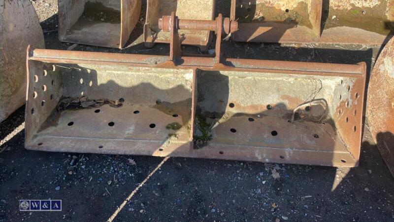5ft ditching bucket (45mm pins)