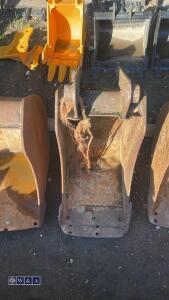 17'' digging bucket (50mm pins) - 2