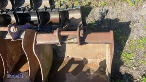 35'' digging bucket (45mm pins) - 2