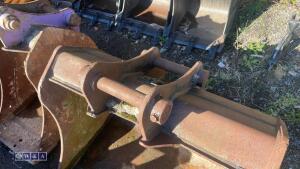 35'' digging bucket (45mm pins) - 3