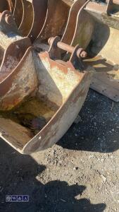22'' digging bucket (45mm pins) - 2