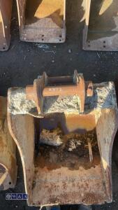 23'' digging bucket (45mm pins) - 3