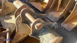 23'' digging bucket (45mm pins) - 2