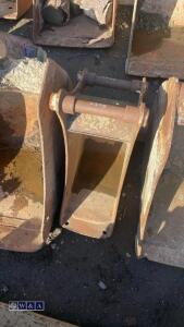 11'' digging bucket (40mm pins) - 2