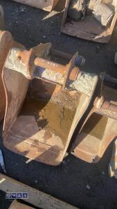 22'' digging bucket (45mm pins) - 2