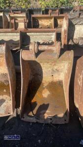 23'' digging bucket (50mm pins) - 2