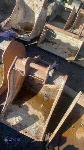 23'' digging bucket (45mm pins) - 2