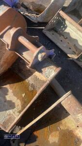 23'' digging bucket (45mm pins) - 3