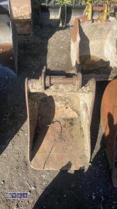 2ft digging bucket (50mm pins) - 3
