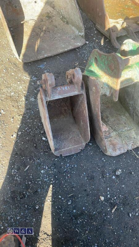 9'' digging bucket (25mm pins)