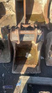 18'' digging bucket (40mm pins)