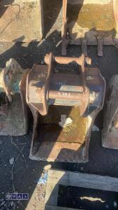 18'' digging bucket (40mm pins) - 2
