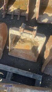 23'' digging bucket (35mm pins) - 2