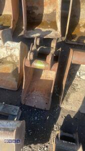 2 x digging buckets (1ft 30mm pins & 11'' 35mm pins)