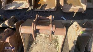 2ft digging bucket (45mm pins) - 2