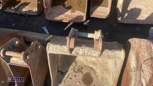 23'' digging bucket (35mm pins) - 2