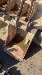 22'' digging bucket (45mm pins) - 3