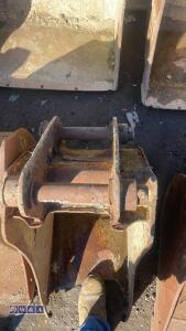 15'' digging bucket (45mm pins) - 2