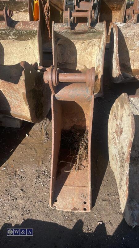 11'' digging bucket (50mm pins)