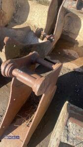 11'' digging bucket (50mm pins) - 3