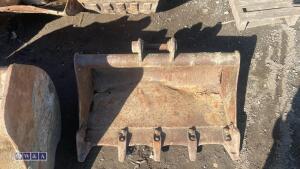 3ft digging bucket (35mm pins) - 2
