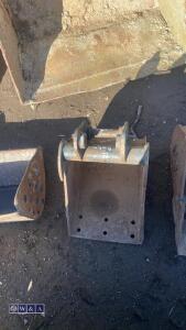 1ft digging bucket (30mm pins) - 2