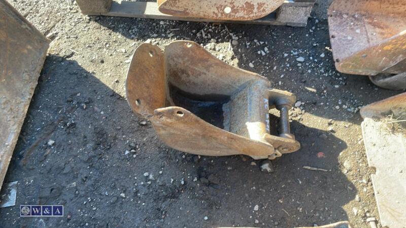 9'' digging bucket (25mm pins)