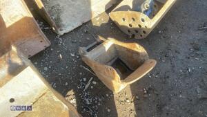 9'' digging bucket (25mm pins) - 2