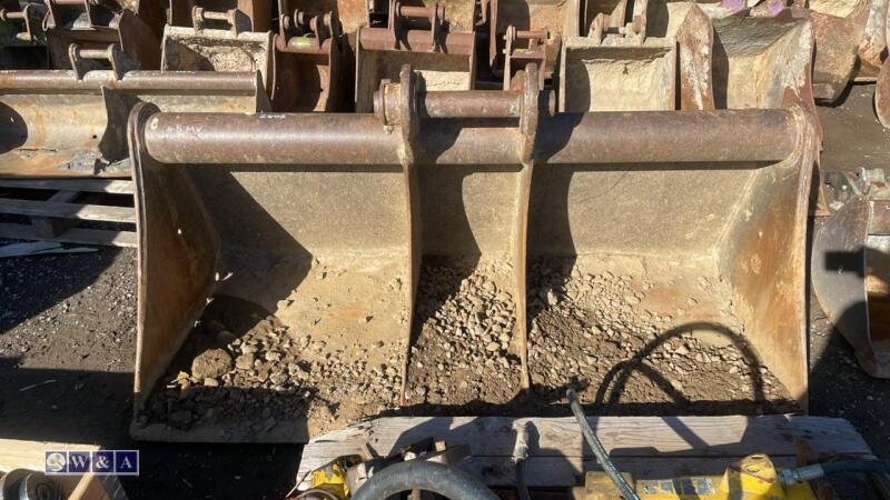 6ft ditching bucket (60mm pins)