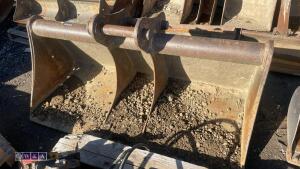 6ft ditching bucket (60mm pins) - 2