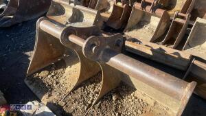 6ft ditching bucket (60mm pins) - 3