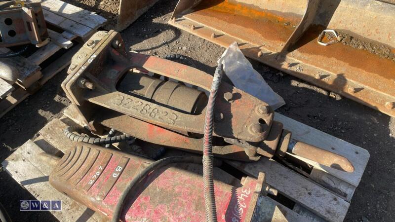 Hydraulic machine breaker c/w lines (30mm pins) (3228823)