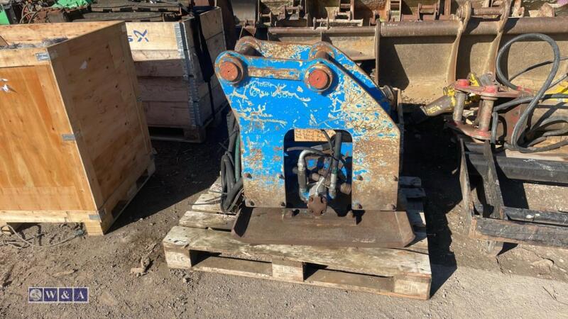 Compaction plate to suit 13t excavator (65mm pins)