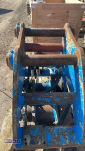 Compaction plate to suit 13t excavator (65mm pins) - 4