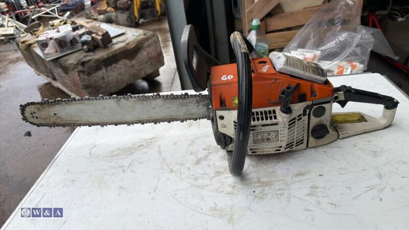 Petrol chainsaw
