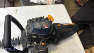 Petrol hedge trimmer - 3