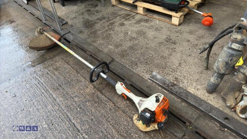STIHL petrol hedge trimmer