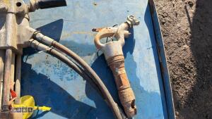 2 x Pneumatic picks & TEREX hydraulic breaker (766)(760)(914) - 4