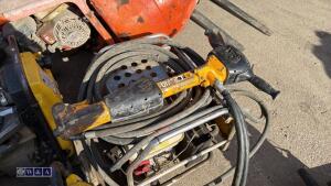 JCB BEAVER hydraulic power pack c/w hose & breaker (3280902)(3433634) - 7