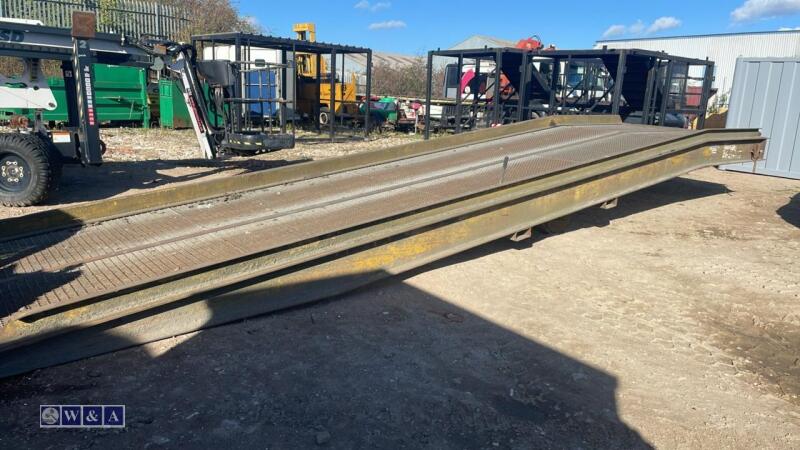 Container loading ramp