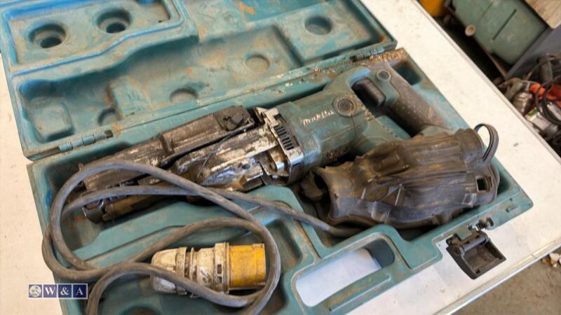 MAKITA 110v reciprocating saw c/w case