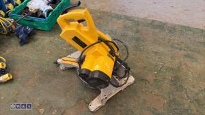 DEWALT 110v mitre saw - 5