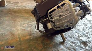 2 x BRIGGS & STRATTON mower engines (unused) - 4