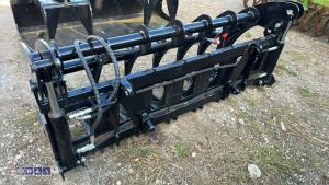6ft muck / log grab c/w euro brackets (unused) - 4