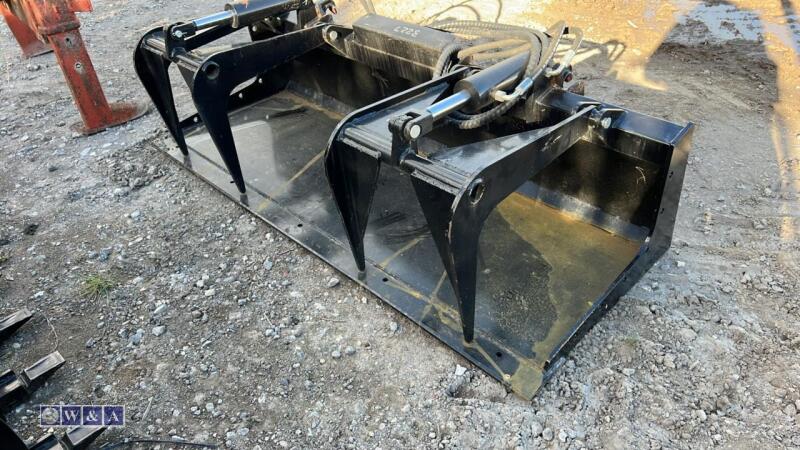 6ft bucket grab c/w euro brackets (unused)