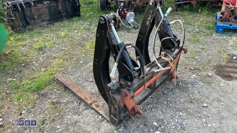 Timber grab c/w euro brackets