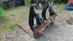 Timber grab c/w euro brackets