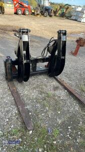 Timber grab c/w euro brackets - 4